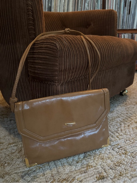Handbags - Vintage Women’s Tan Shoulder Bag